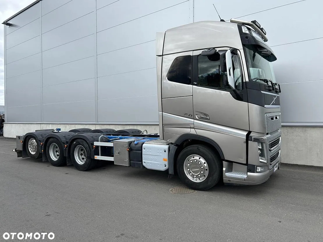 Volvo FH16 750 8x4x4 / 750 KM! / Rama do zabudowy / 4. oś skrętna i podnoszona - 6