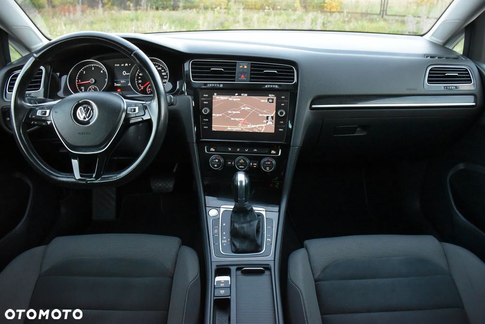 Volkswagen Golf - 24