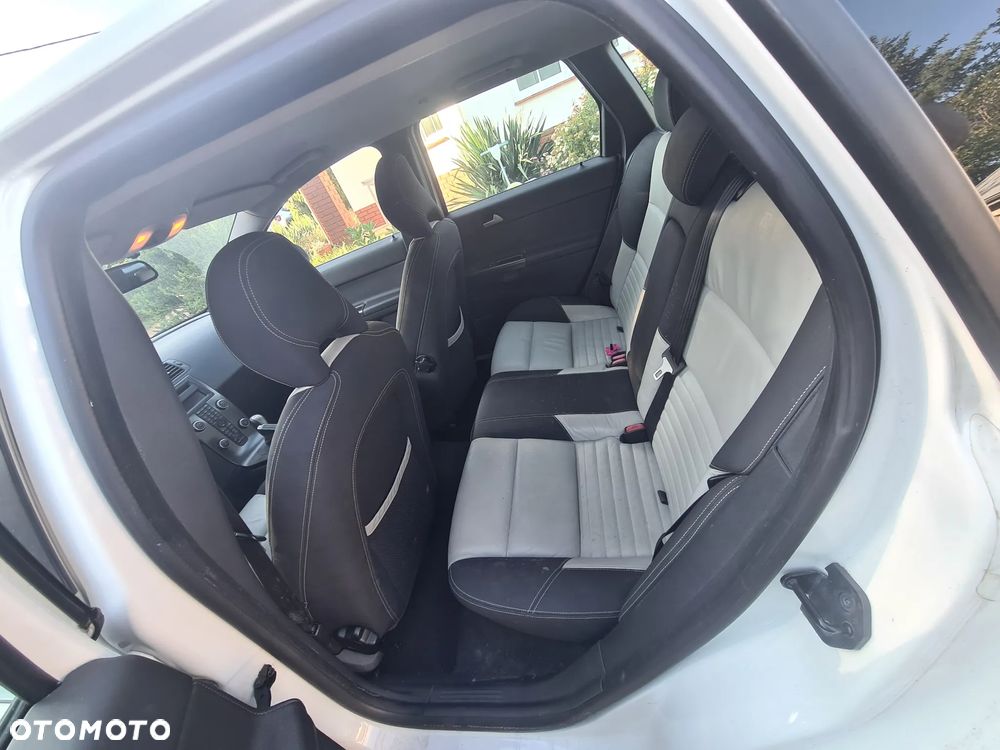 Volvo V50 D5 R-Design Momentum - 11