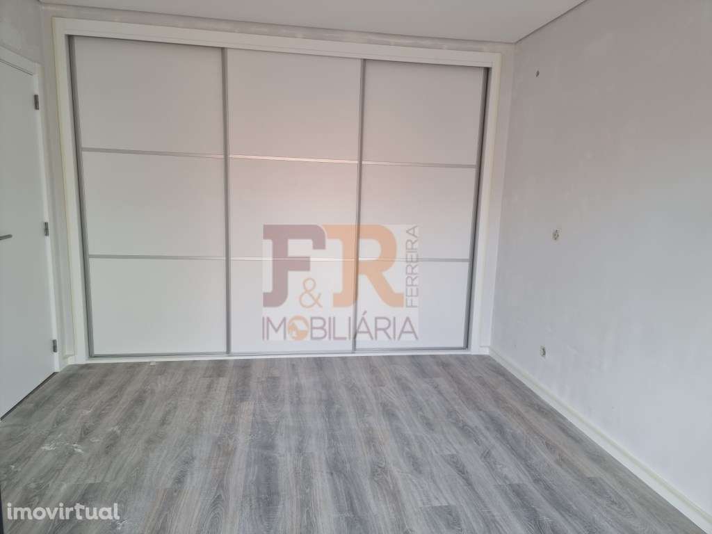 Moradia T3 com Piscina. FERNÃO FERRO - Grande imagem: 2/11