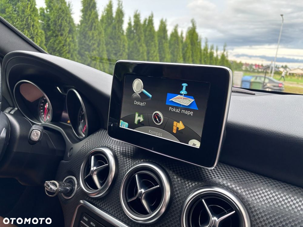 Mercedes-Benz Klasa A 180 7G-DCT AMG Line - 24