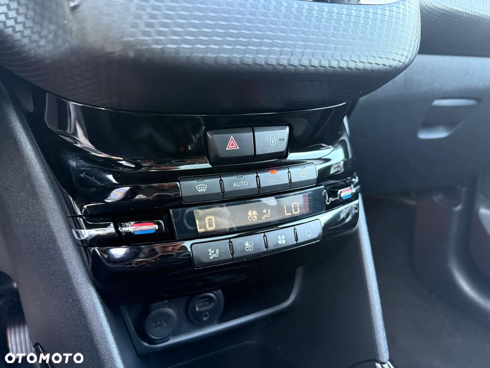 Peugeot 2008 1.2 Pure Tech Allure S&S - 36