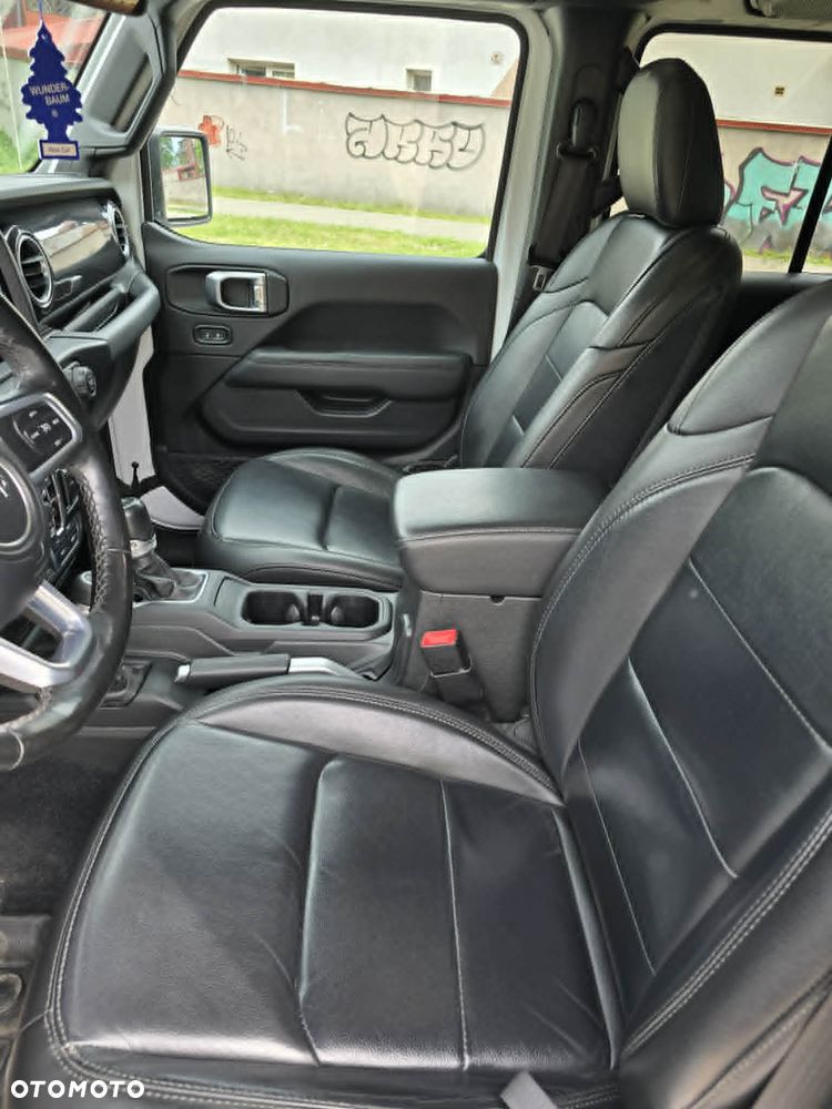 Jeep Wrangler - 16