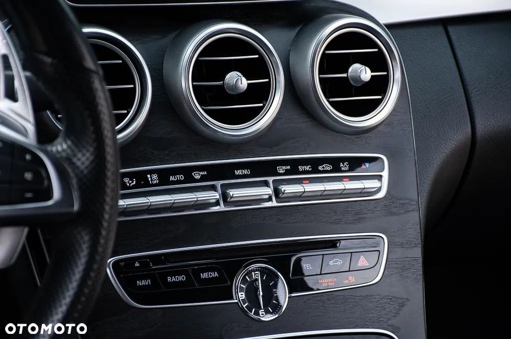 Mercedes-Benz Klasa C 400 4Matic 7G-TRONIC AMG Line - 33