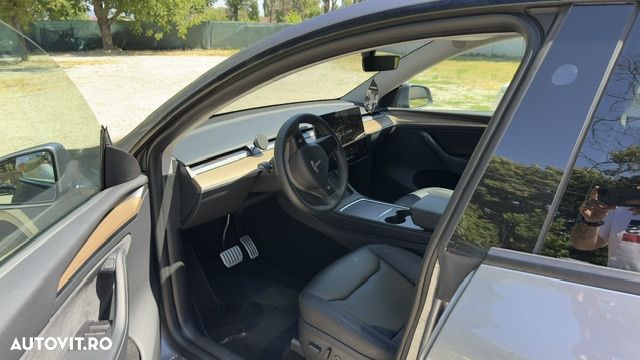 TESLA Model Y 2024 — imagine 8