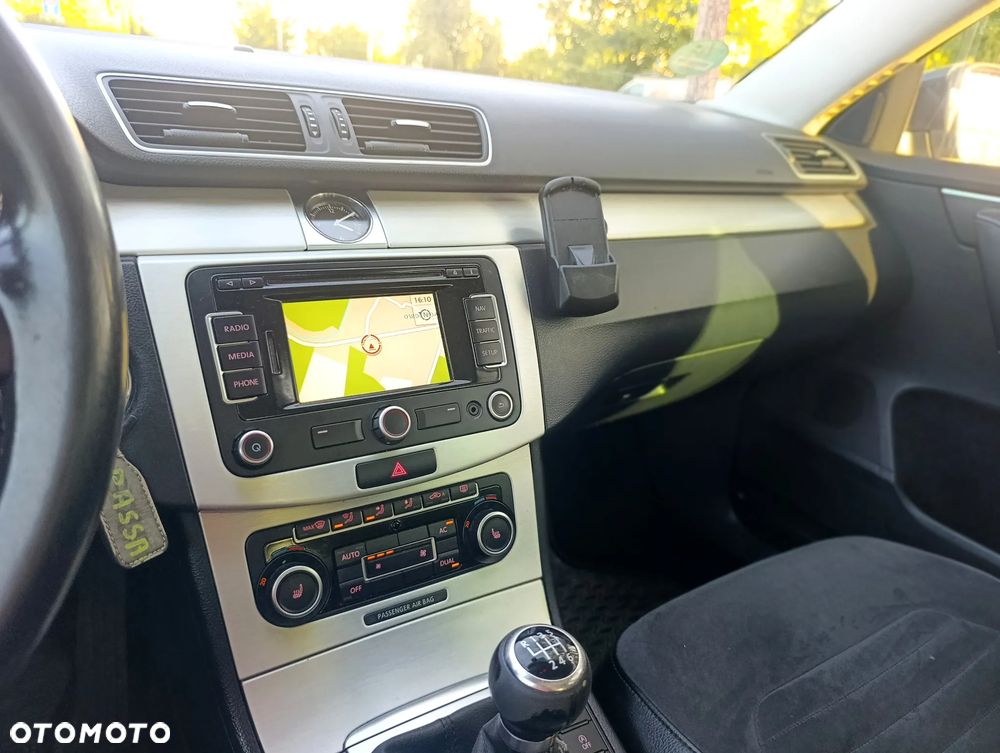 Volkswagen Passat - 24