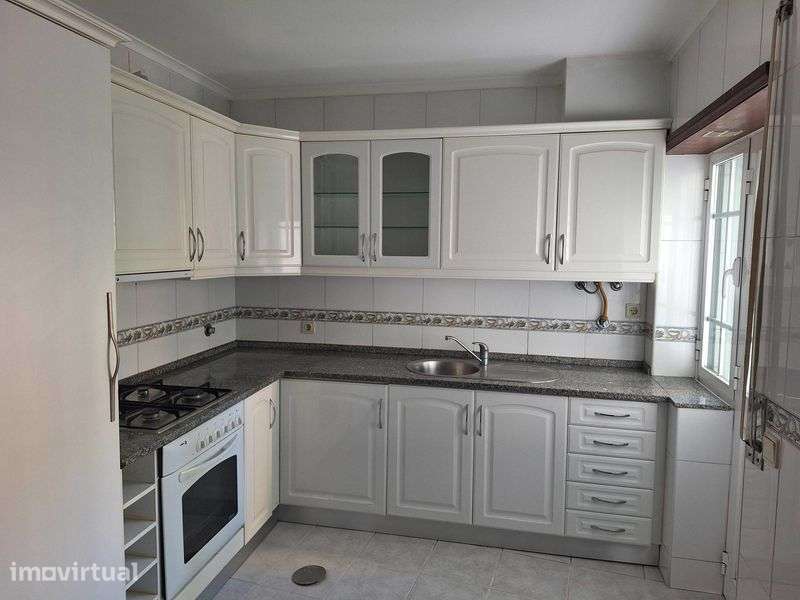 Arrenda-se Apartamento T2 – Centro de Lourosa - Grande imagem: 4/12