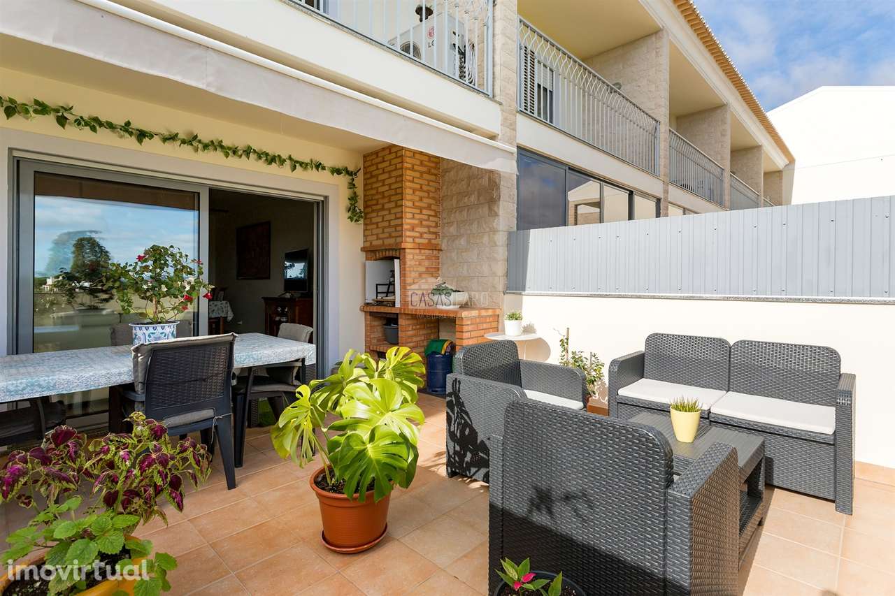 Moradia em Banda T3 em Condomínio fechado com Piscina - Grande imagem: 2/34