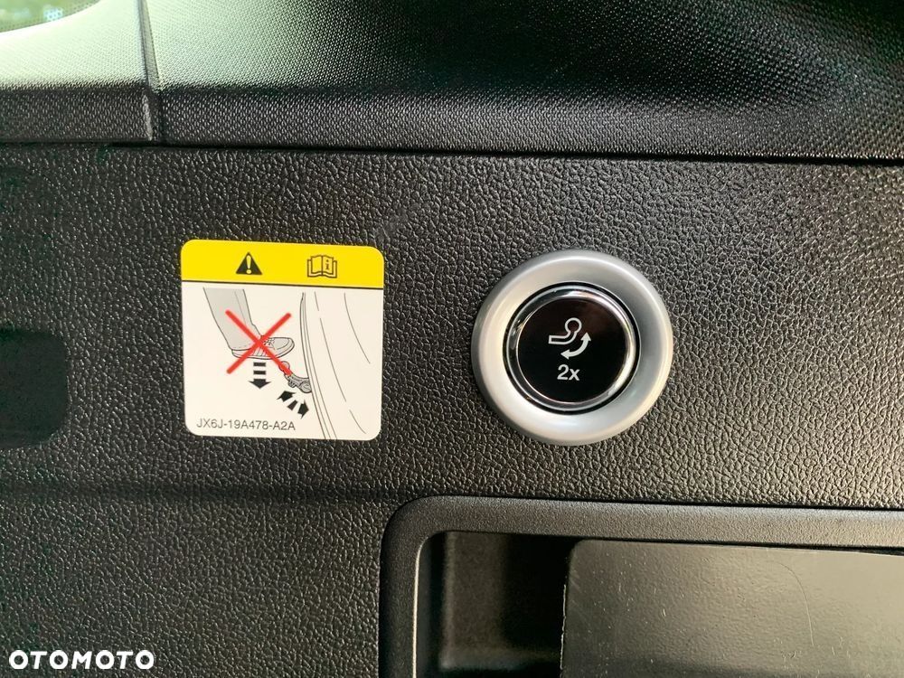 Ford Focus 1.5 EcoBlue Start-Stopp-System ST-LINE DESIGN - 40