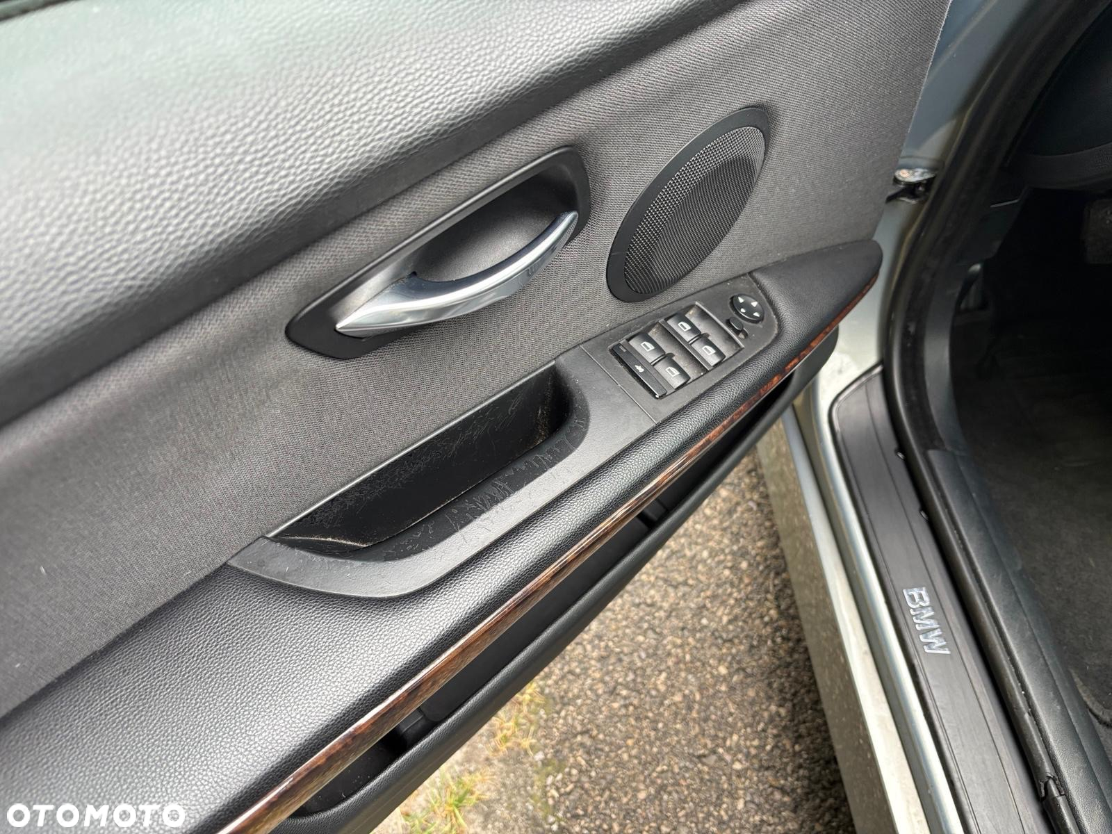 BMW Seria 3 320d DPF Touring - 6