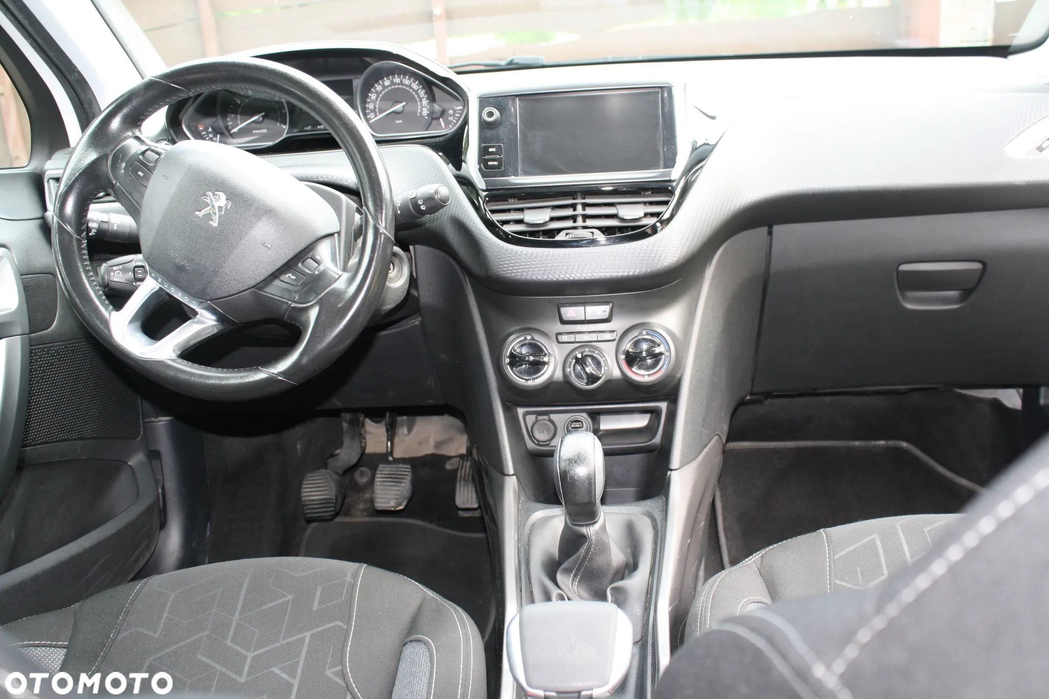 Peugeot 2008 1.2 Pure Tech Style S&S - 18