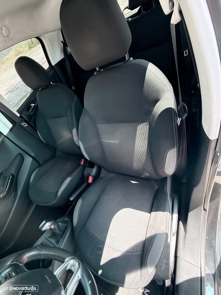 Peugeot 208 1.2 PureTech Style - 25