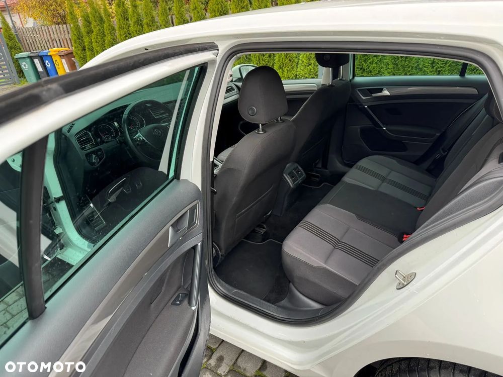 Volkswagen Golf - 10