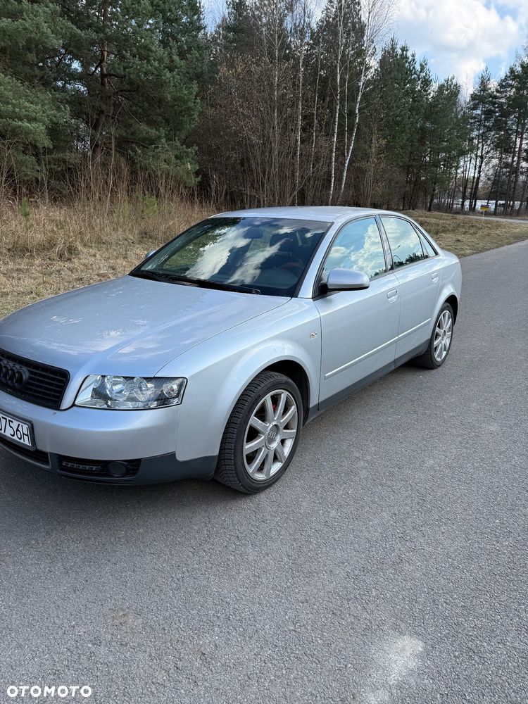 Audi A4 Limousine - 4