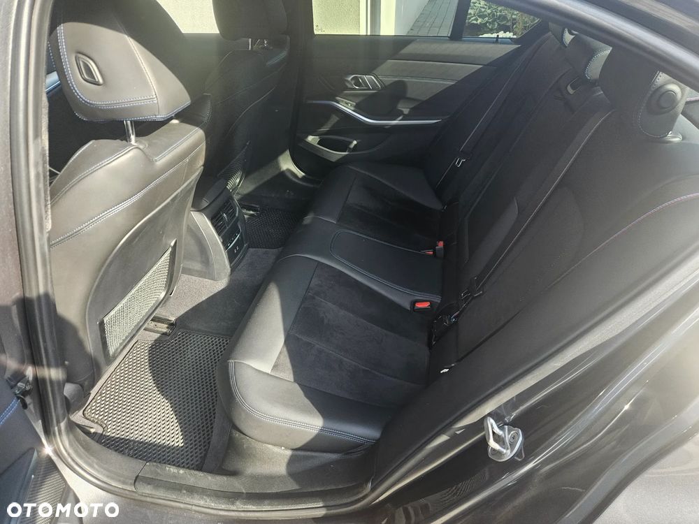 BMW Seria 3 318i M Sport - 12