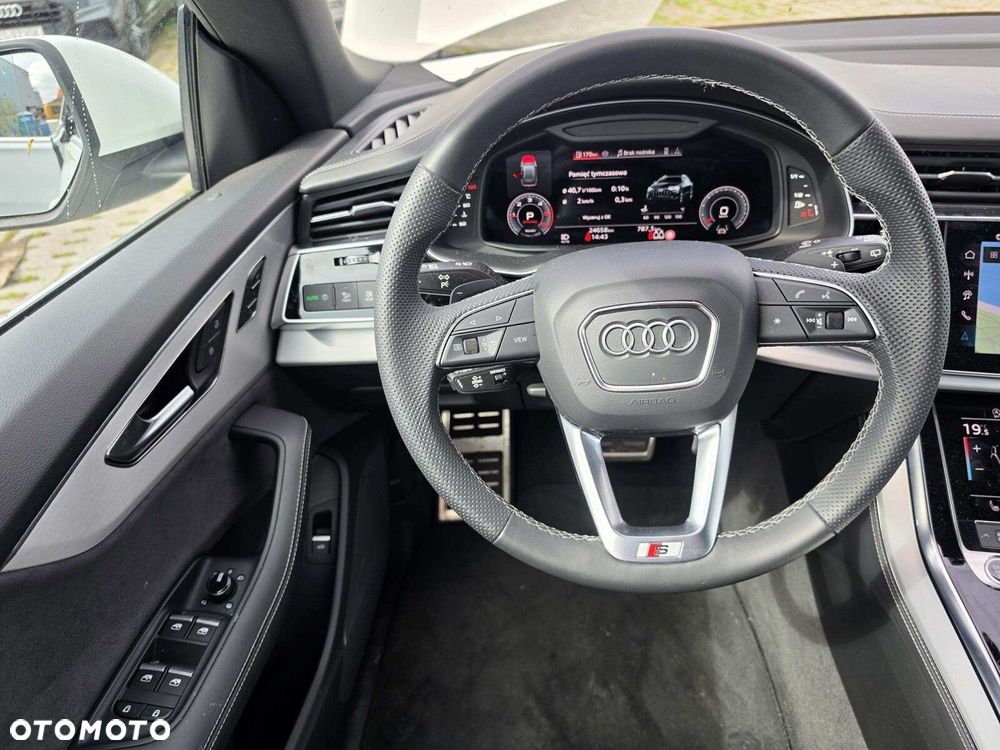 Audi Q8 - 8