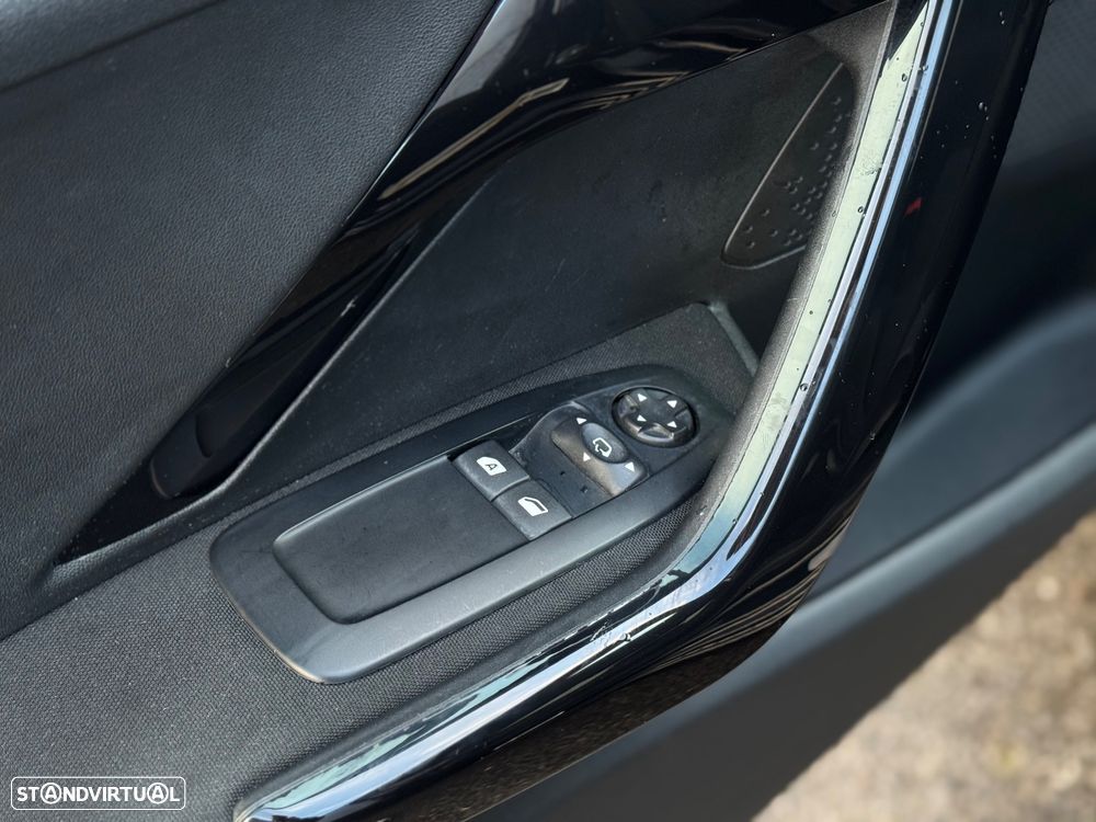 Peugeot 208 1.2 PureTech Signature - 19