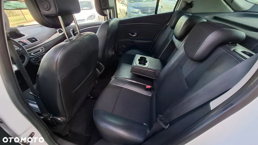 Renault Megane TCe 130 Night and Day - 25