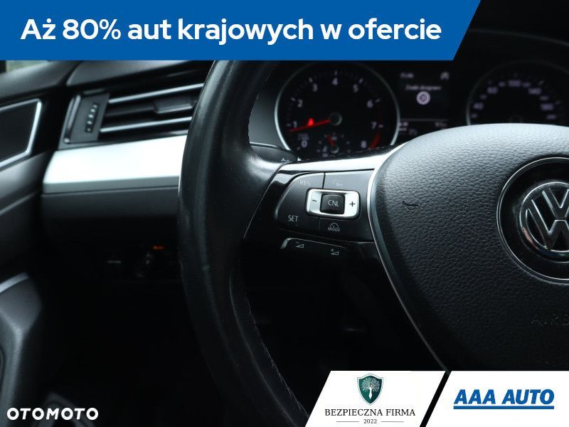 Volkswagen Passat - 22
