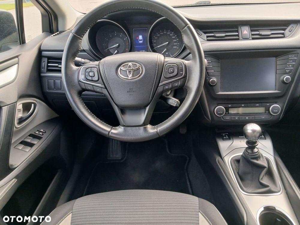 Toyota Avensis Touring Sports 1.8 Executive - 11