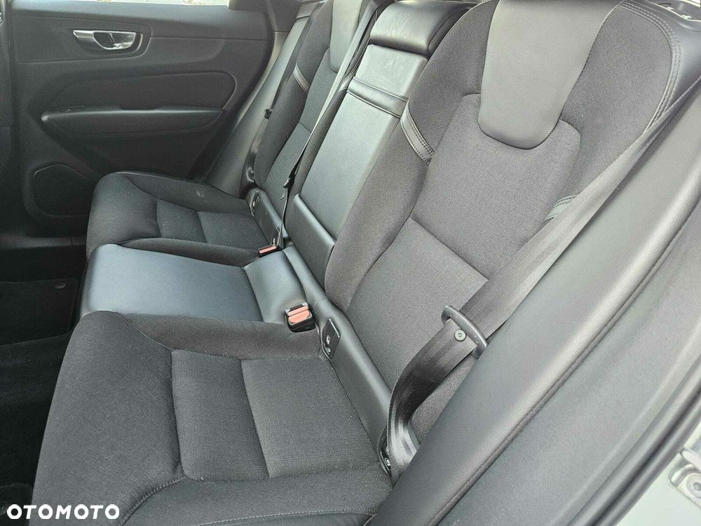 Volvo XC 60 T4 Momentum Pro - 13