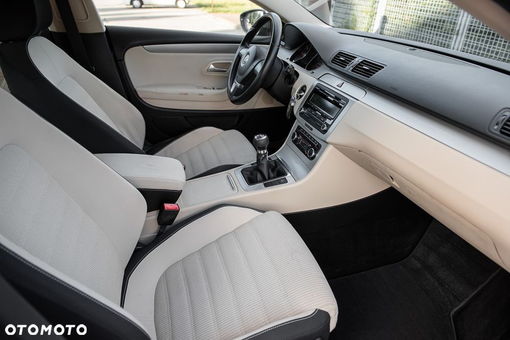 Volkswagen Passat 2.0 TDI DPF BlueMotion Technology Comfortline - 26