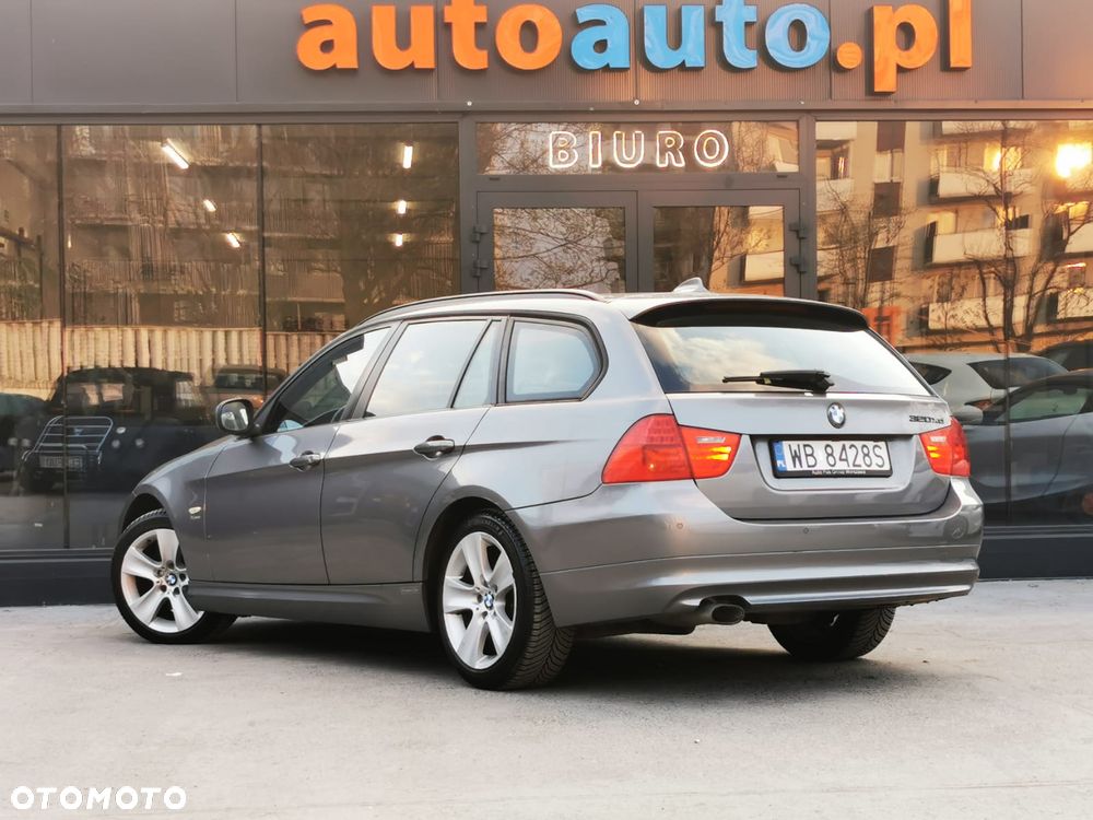 BMW Seria 3 320d xDrive DPF - 28