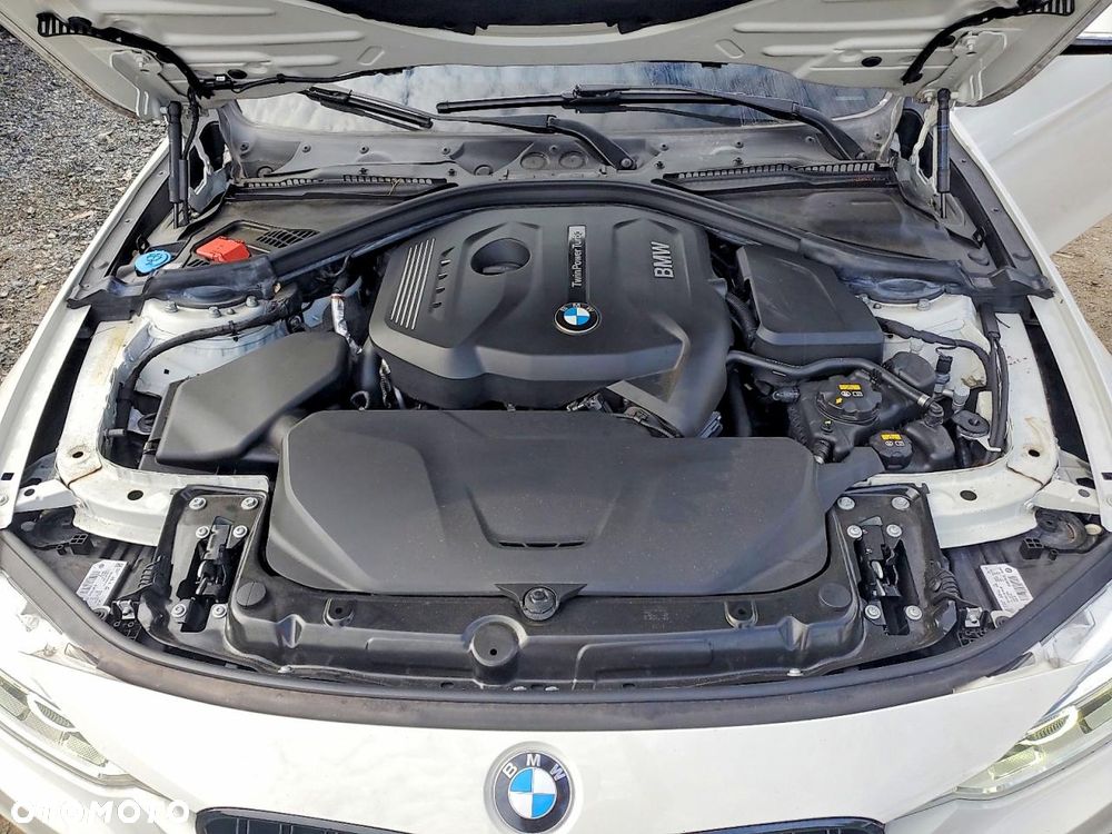 BMW Seria 3 330i M Sport - 11