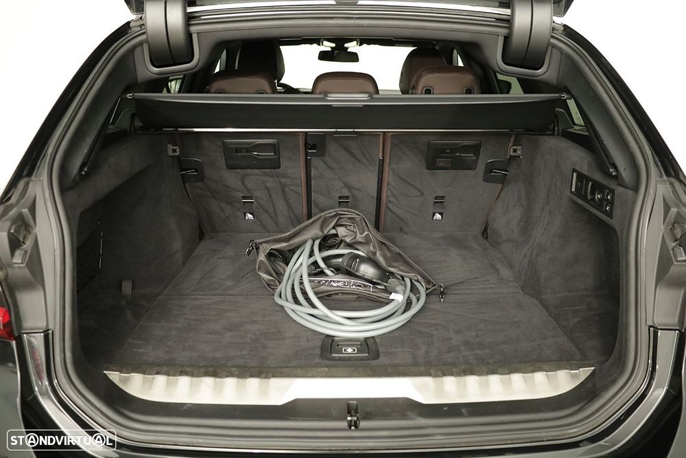 BMW 330 e Pack Desportivo M Auto - 25