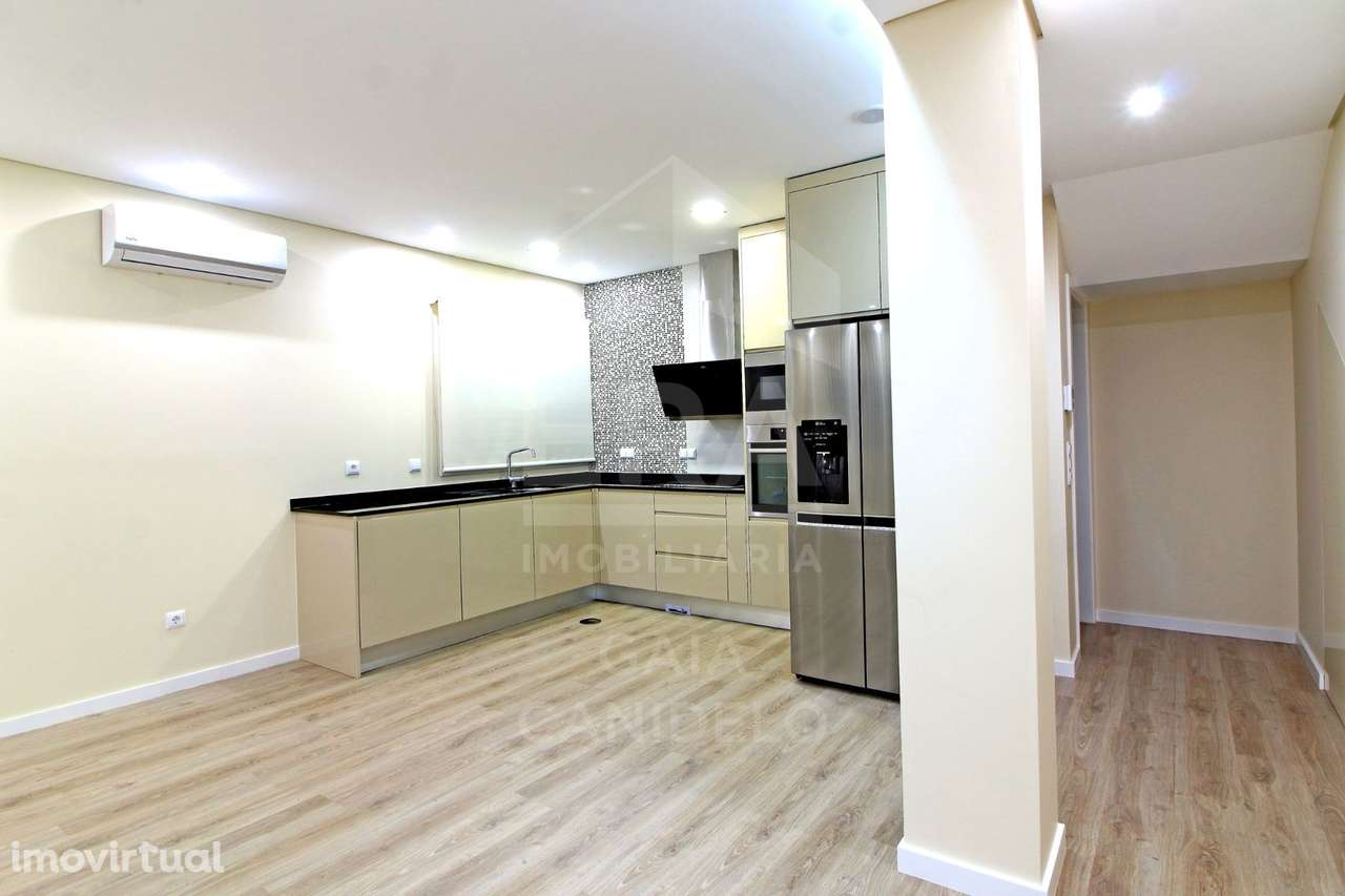 Andar Moradia V3 em Canidelo, perto da praia, totalmente remodelado. - Grande imagem: 2/19