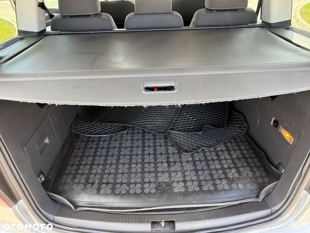 Volkswagen Touran 2.0 TDI DSG United - 16