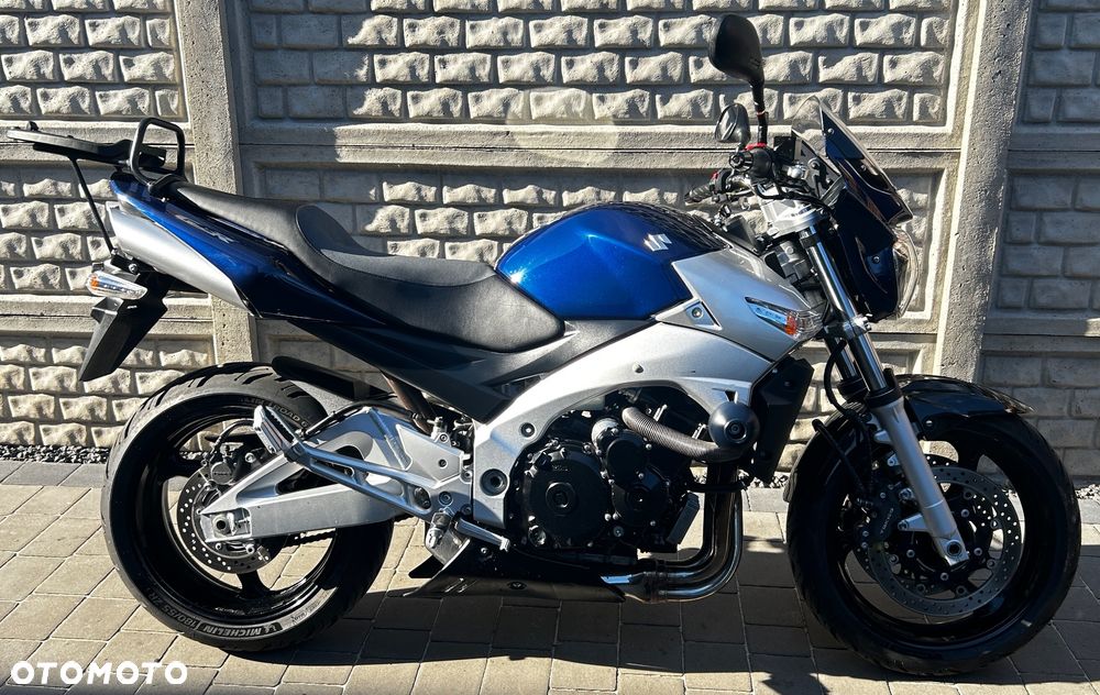 Suzuki GSR - 2