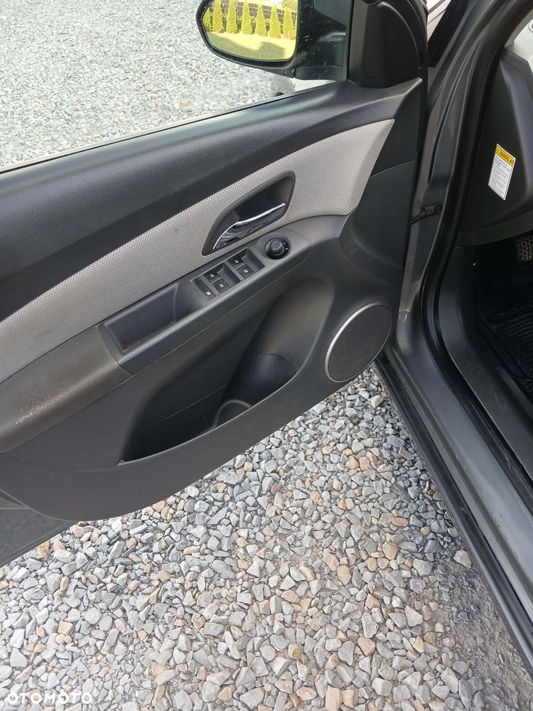 Chevrolet Cruze 1.6 LS - 10