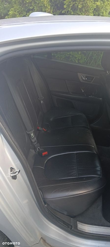 Jaguar XF 2.7 V6 D Luxury - 7