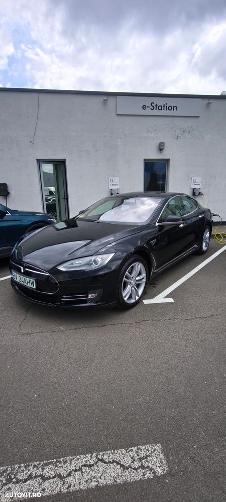 Tesla Model S - 1