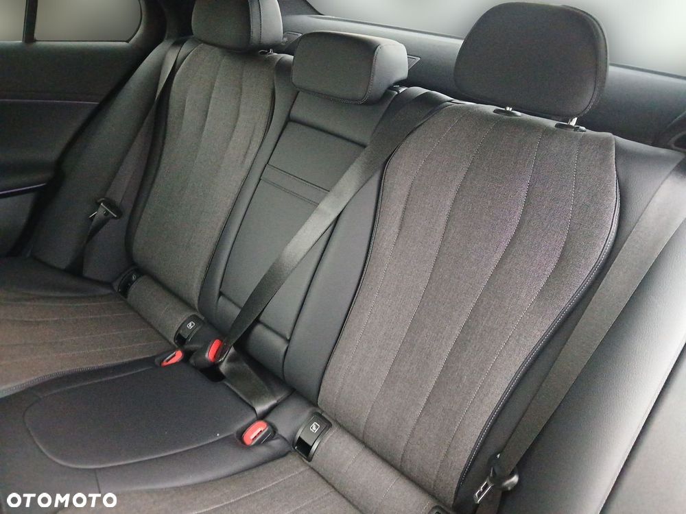 Mercedes-Benz Klasa E 200 d 9G-TRONIC Edition AVANTGARDE - 19