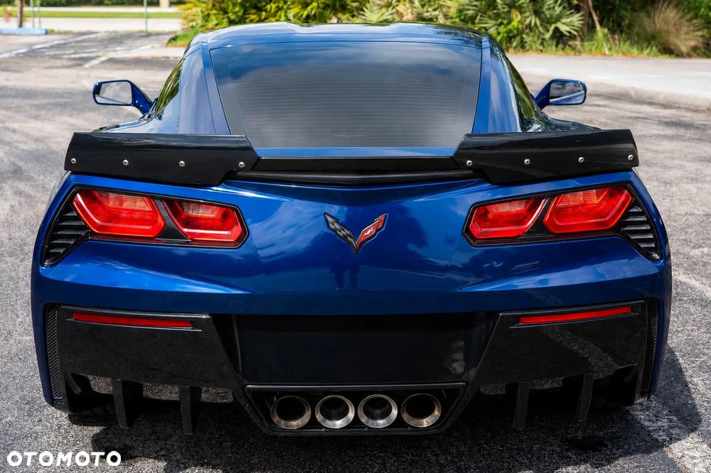 Chevrolet Corvette - 12