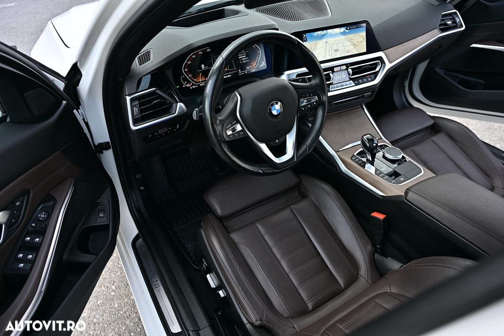 BMW Seria 3 330i xDrive Aut. Luxury Line - 31