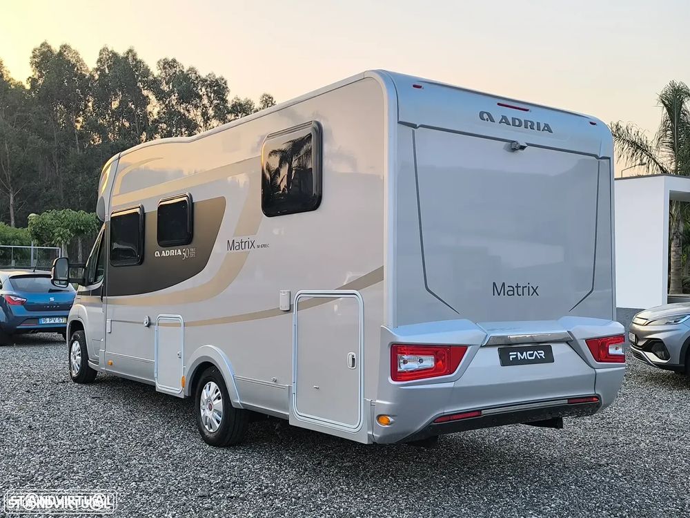 Adria Matrix M670SC 50 Anos 5lugares Cama central e basculante - 6