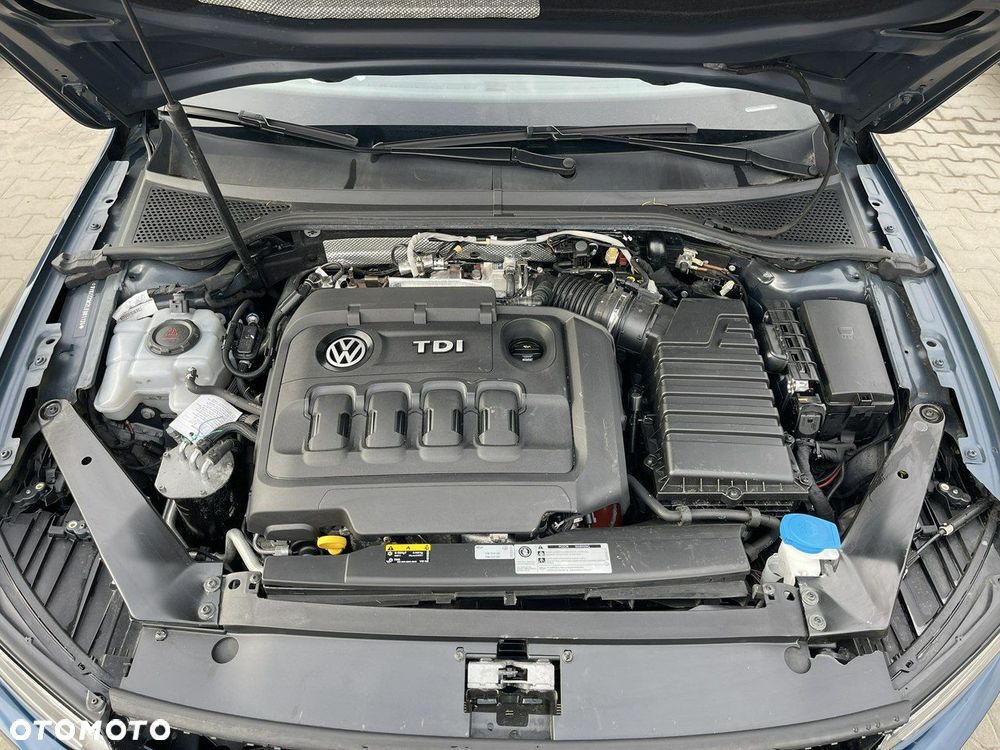 Volkswagen Passat 2.0 TDI SCR 4Motion DSG Elegance - 12