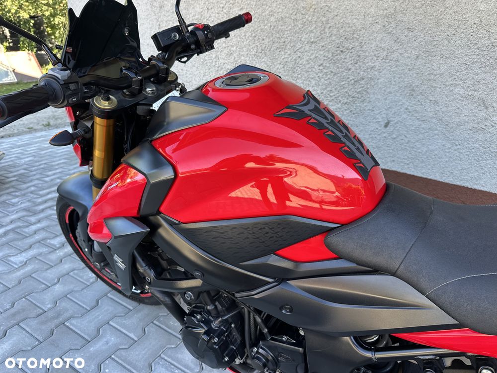 Suzuki GSX - 13
