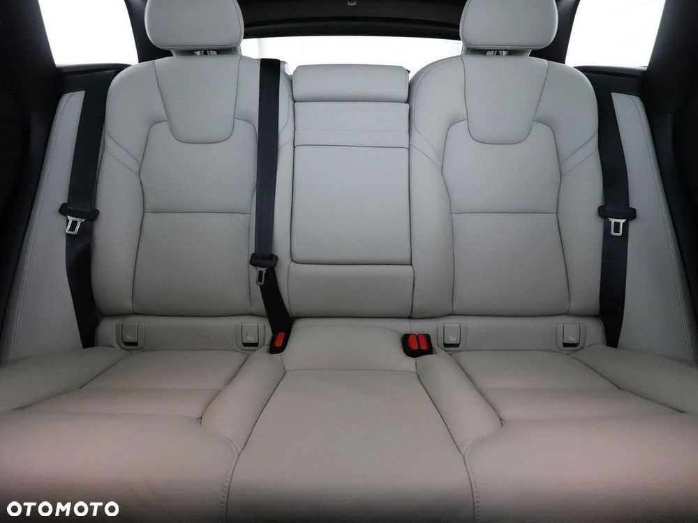 Volvo XC 60 T8 Plug-In Hybrid AWD Inscription - 19