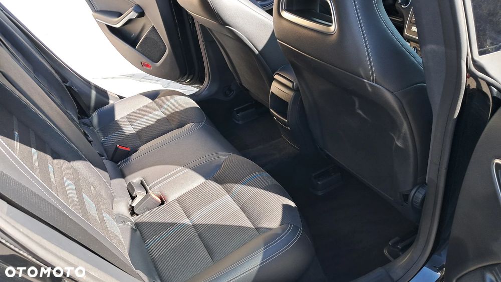 Mercedes-Benz CLA 180 UrbanStyle Edition - 17
