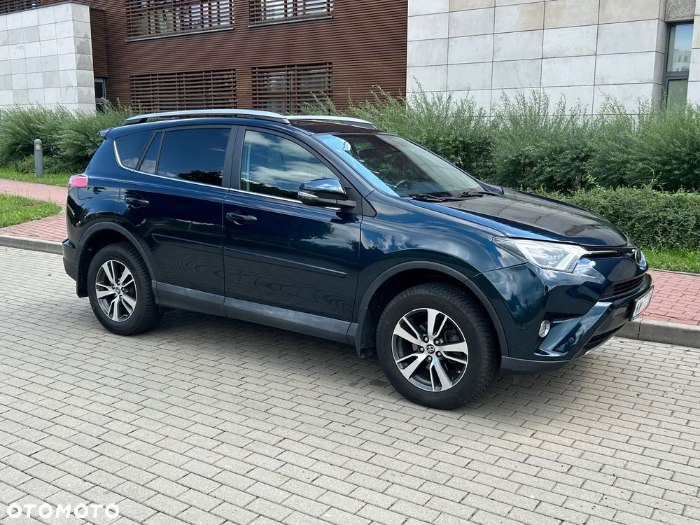 Toyota RAV4 2.5 XLE - 11