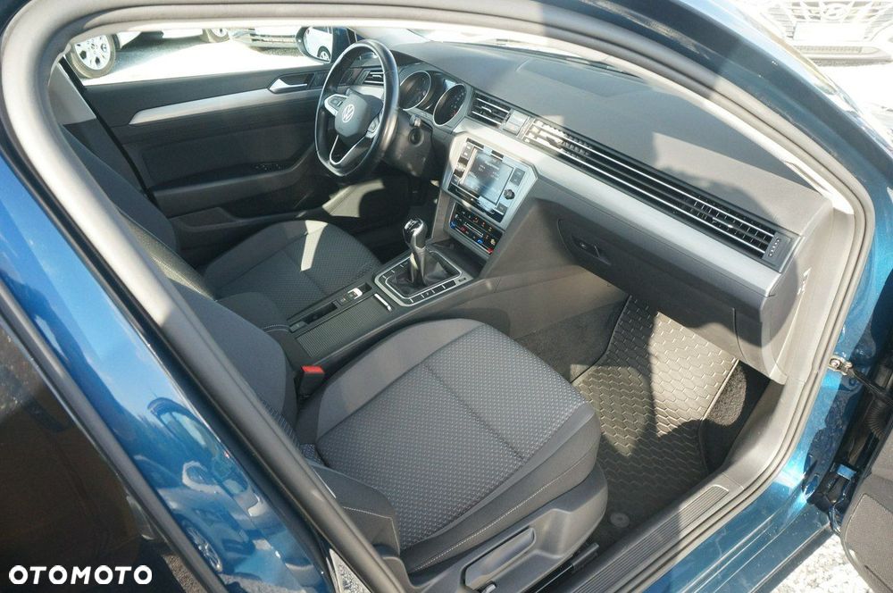 Volkswagen Passat - 28