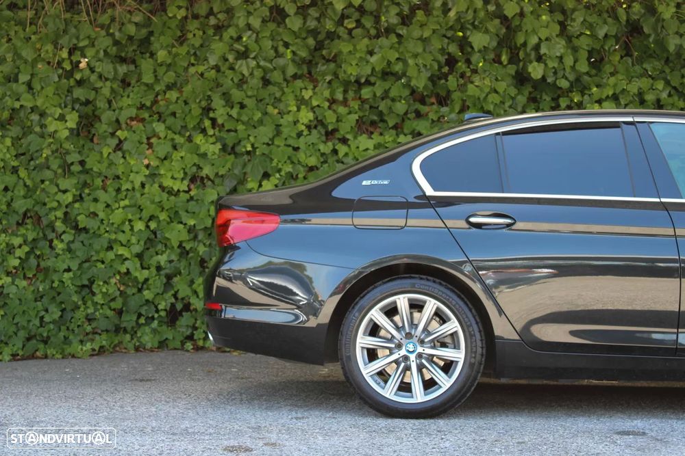 BMW 530 e iPerformance Line Luxury — fotografia 8