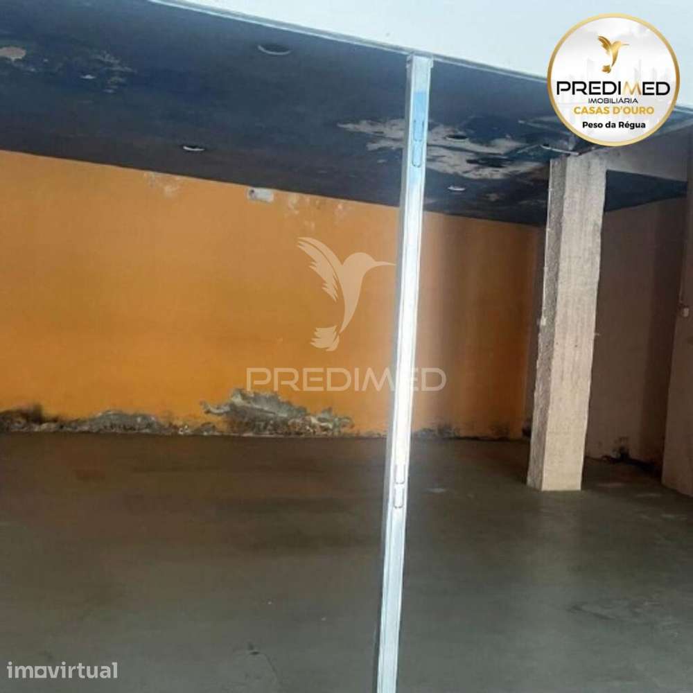 Prédio, em propriedade horizontal, com 3 lojas no rés-do-chão, 2 ap... - Grande imagem: 2/18