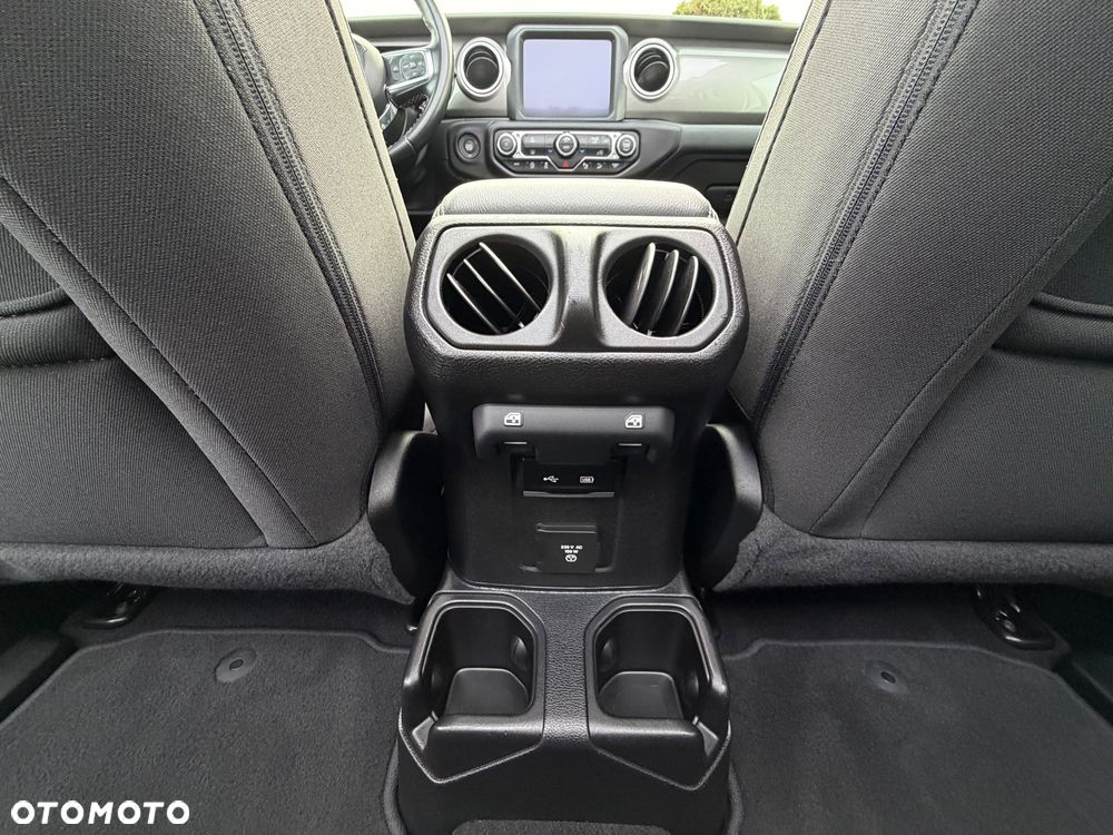 Jeep Wrangler Unlimited GME 2.0 Turbo Sahara - 37