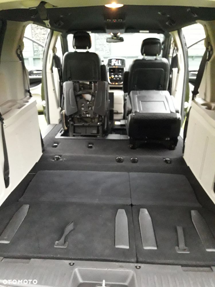 Dodge Grand Caravan - 21
