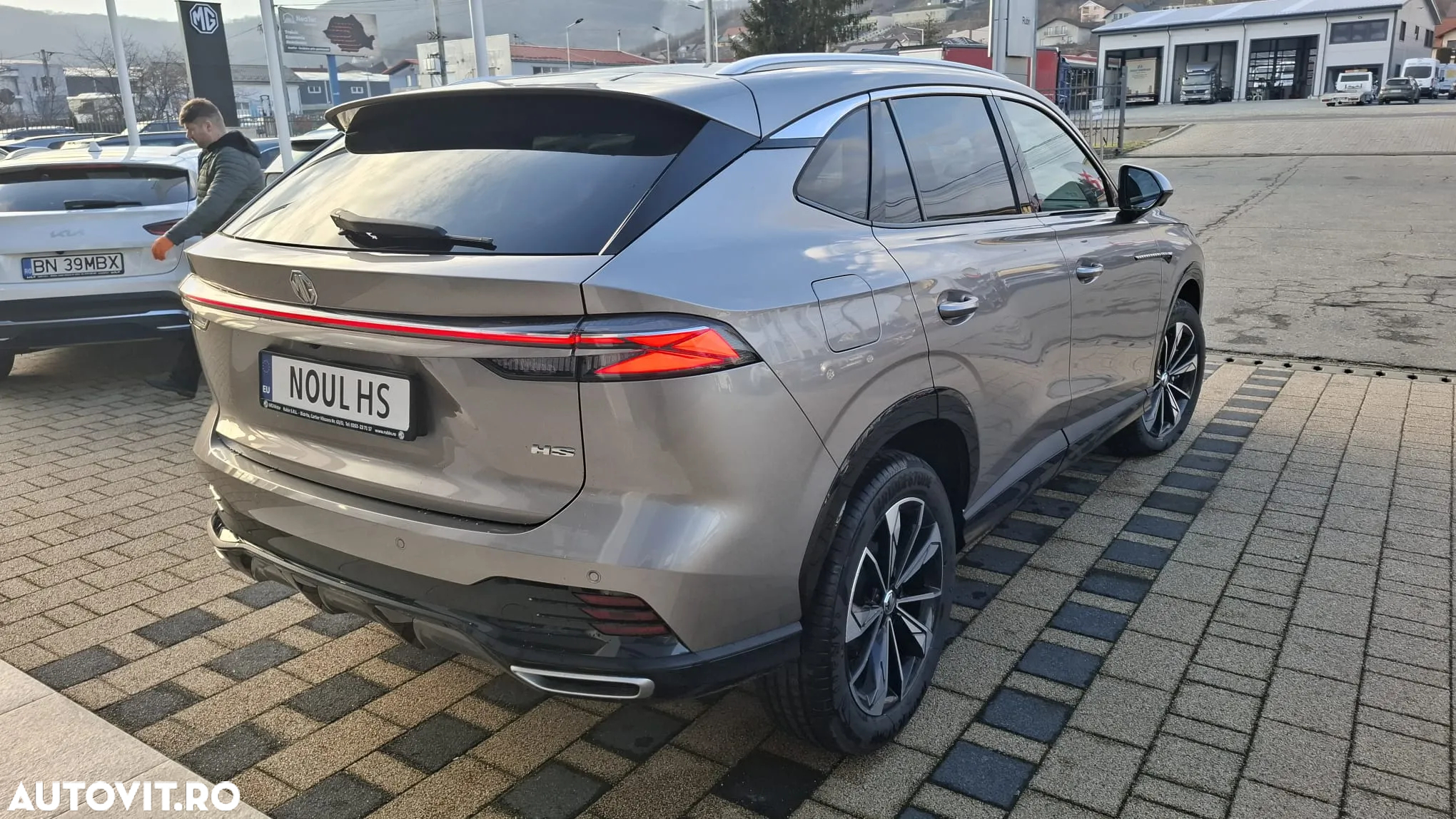MG HS 1.5 T-GDi 7DCT Exclusive - 4